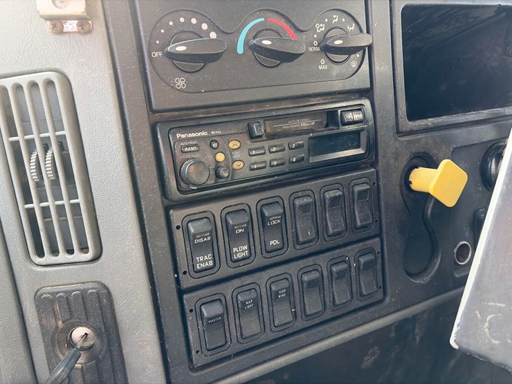 international-7400-image-38