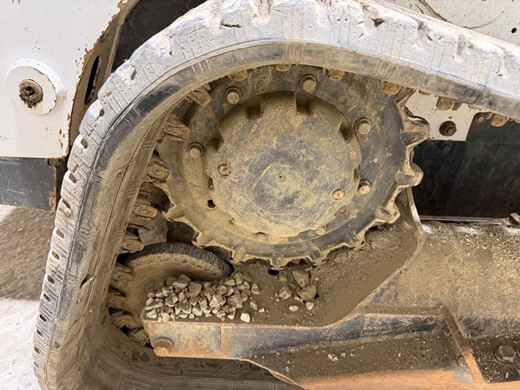 2022-bobcat-t770-image-18