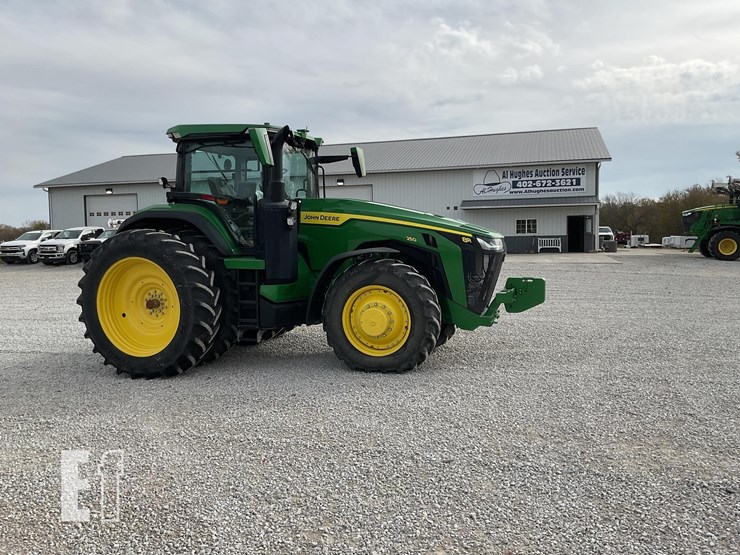 john-deere-8r-250-image-2