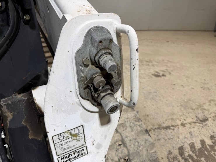 2014-bobcat-t650-image-11