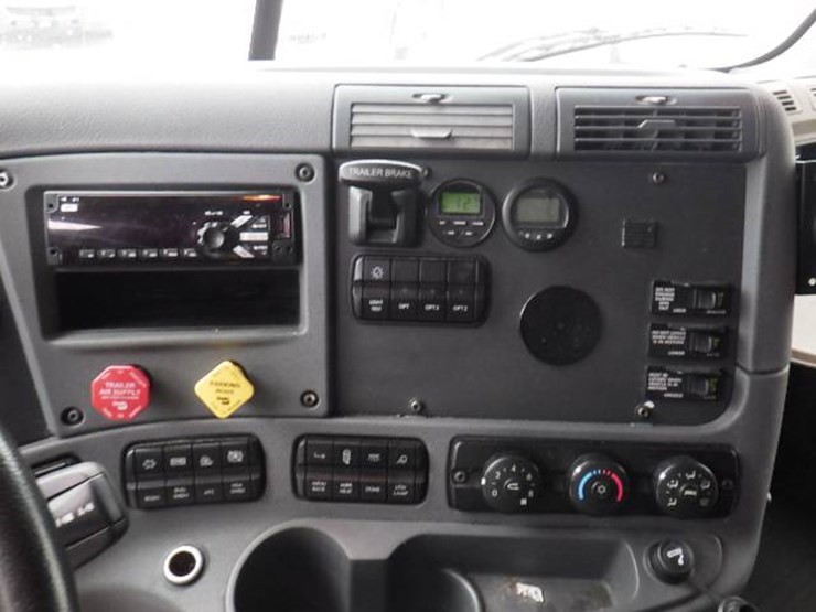 freightliner-cascadia-125-image-21