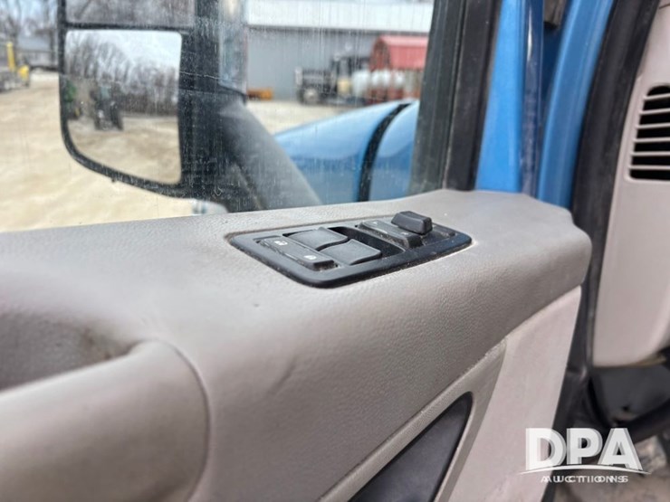 peterbilt-579-image-67