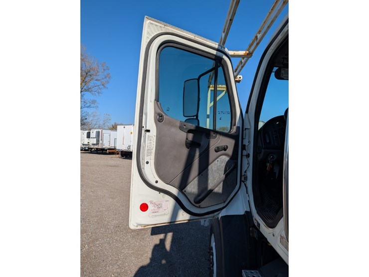 freightliner-108sd-image-29