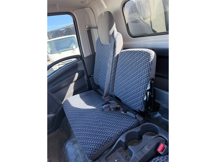 2024-isuzu-nrr-image-18