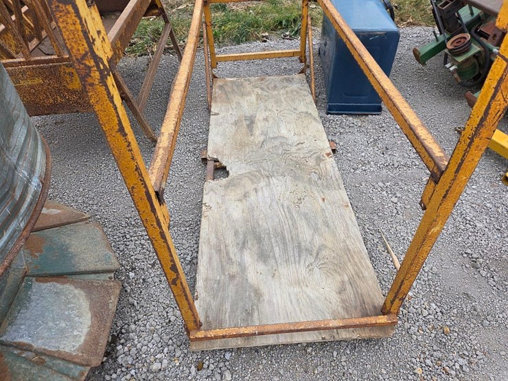 gold-bar-cattle-grooming-chute-image-8