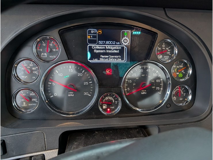 2020-kenworth-t880-image-26