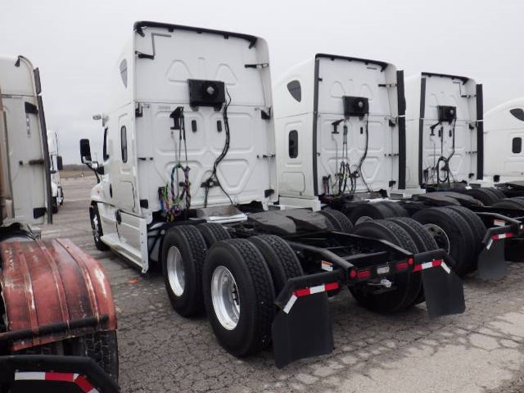 freightliner-cascadia-125-image-12