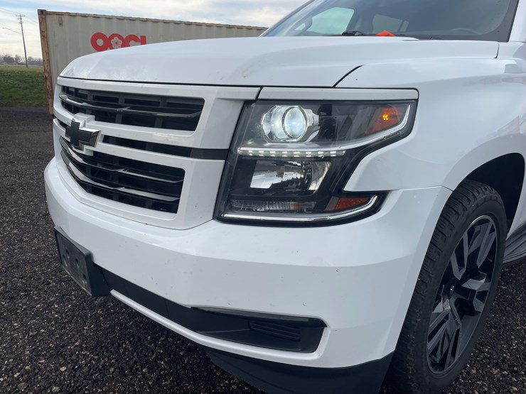 2019-chevrolet-suburban-image-11