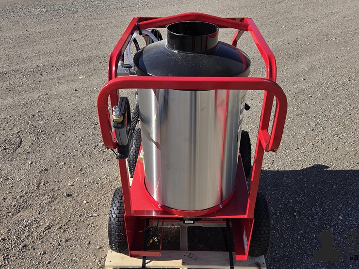 2025-magnum-4000-series-hot-water-pressure-washer-image-6