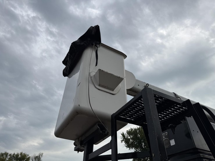 peterbilt-330-image-27