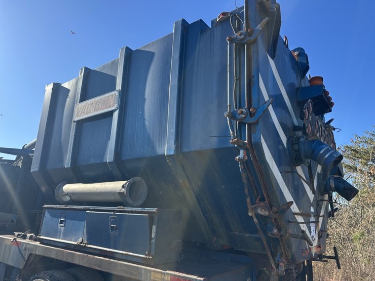 1990-ford-l9000-image-21