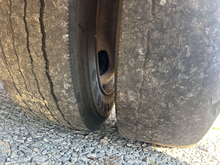 2006-freightliner-mt55-image-11