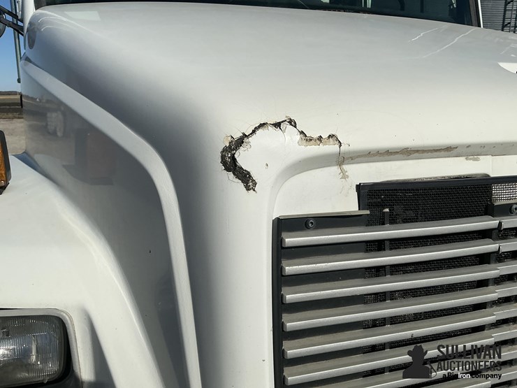 1995-freightliner-fl70-image-11