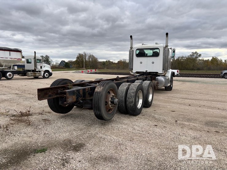 peterbilt-378-image-15