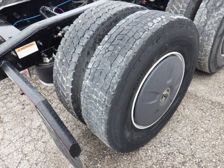 freightliner-cascadia-126-image-8