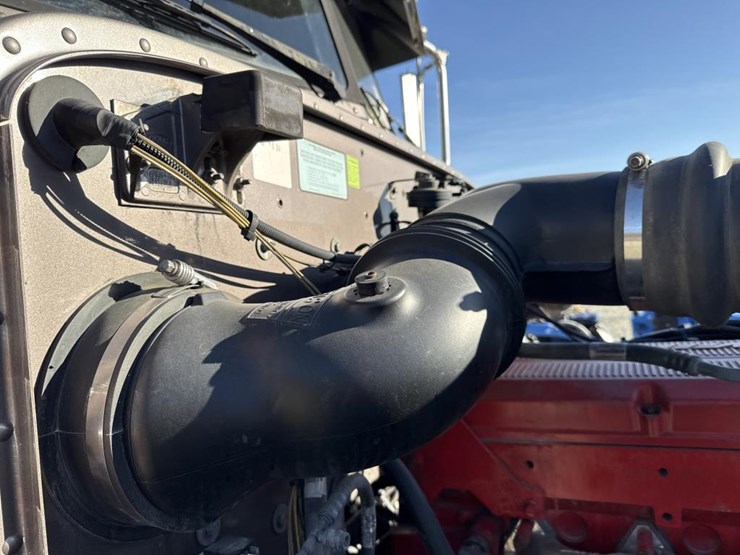 2012-peterbilt-389-image-27