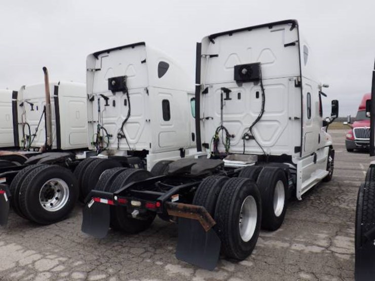 freightliner-cascadia-125-image-10