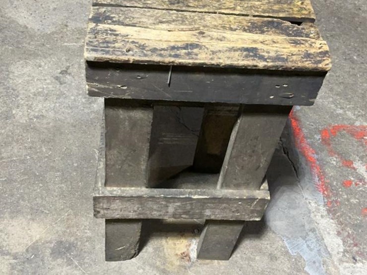 #610-•-11-wooden-tables-image-31