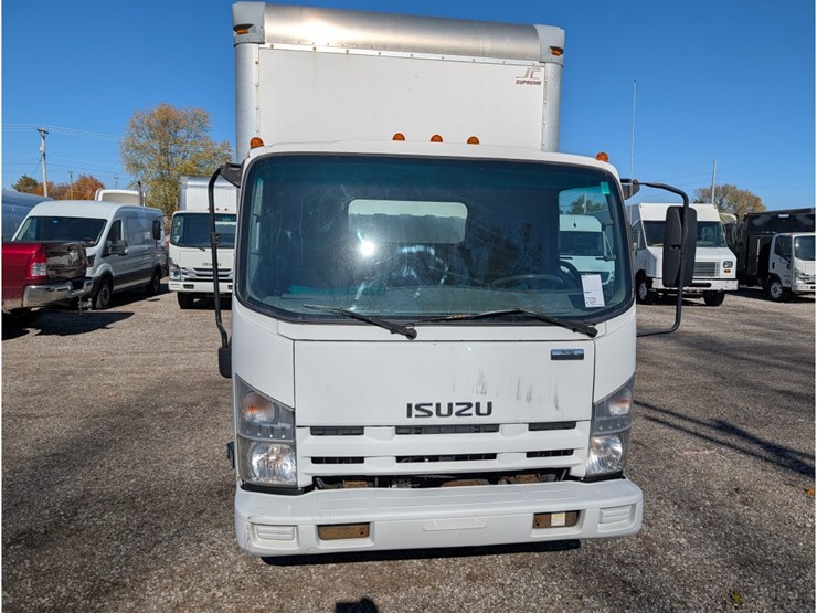 2015-isuzu-npr-image-2