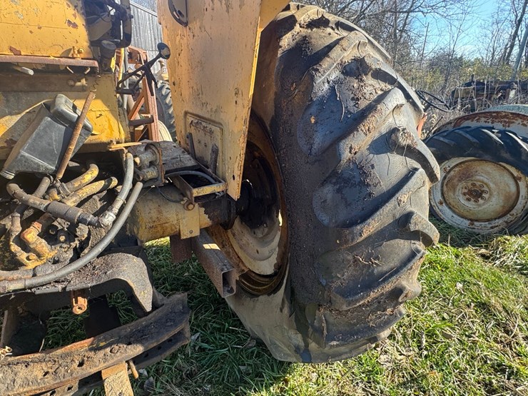 minneapolis-moline-m670-image-31