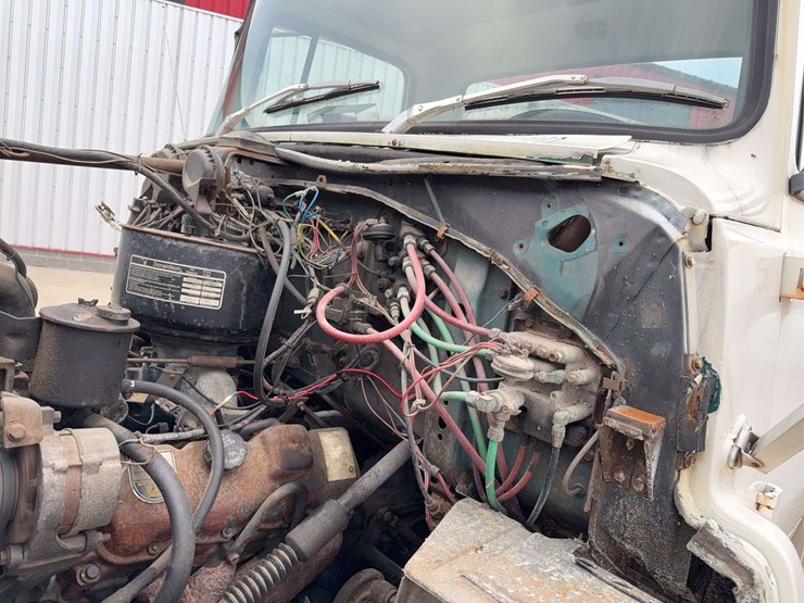 1981-ford-ln700-image-23