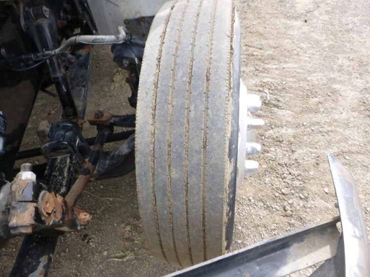 peterbilt-330-image-21