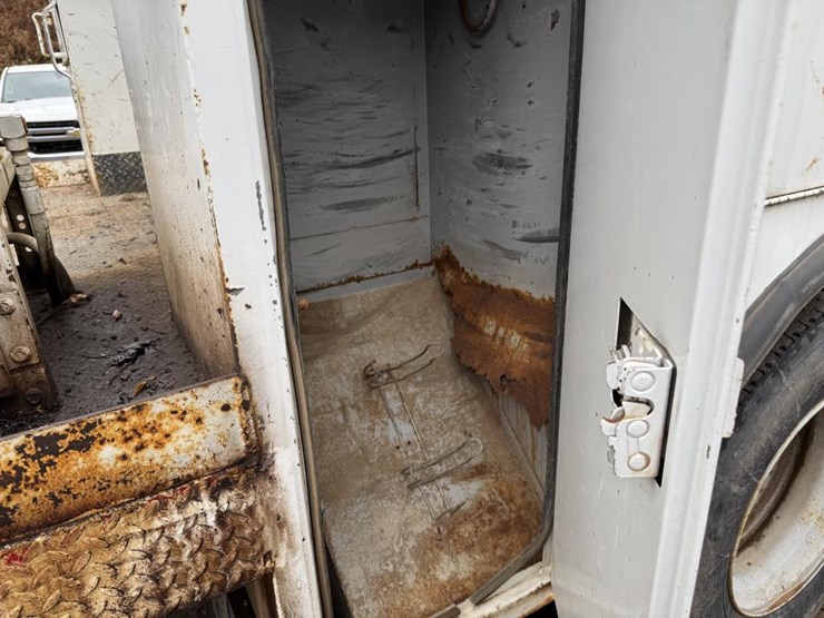 2001-international-4900-image-47