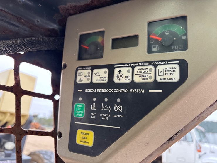 2007-bobcat-t180-image-11