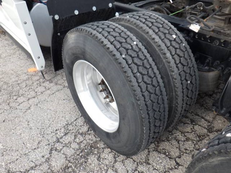 freightliner-cascadia-126-image-17