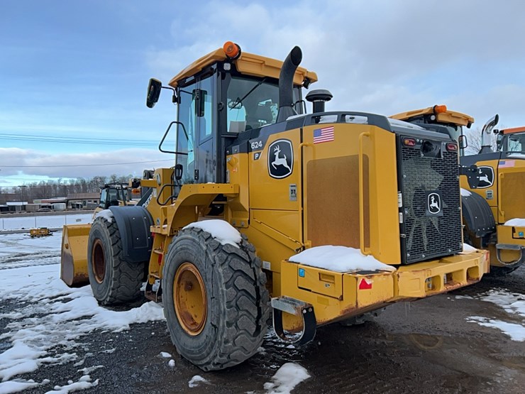 2021-deere-624p-image-10