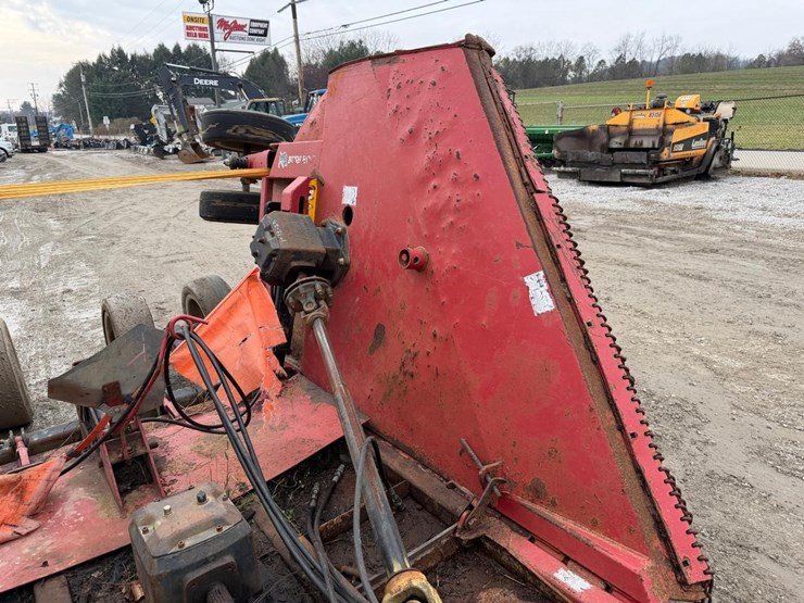 bush-hog-2815-image-11