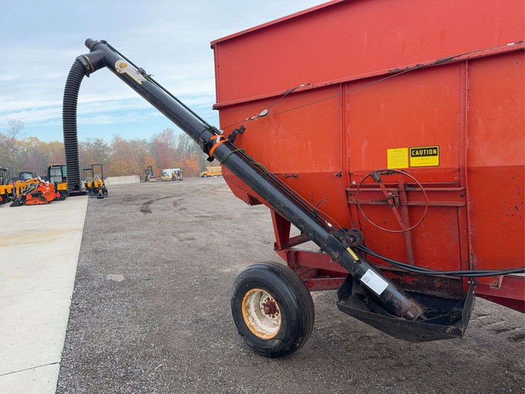 unverferth-15'-hydraulic-seed-auger-image-1