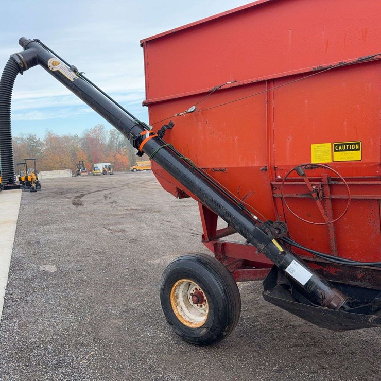 Unverferth 15' Hydraulic Seed Auger