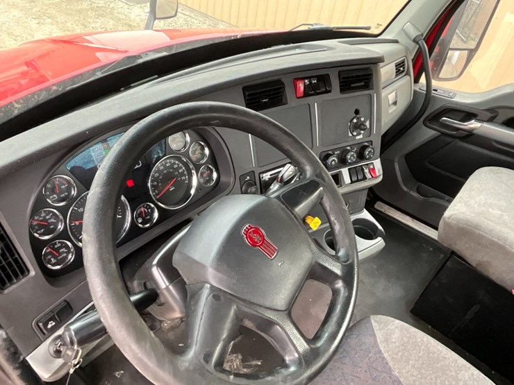2020-kenworth-t680-image-24