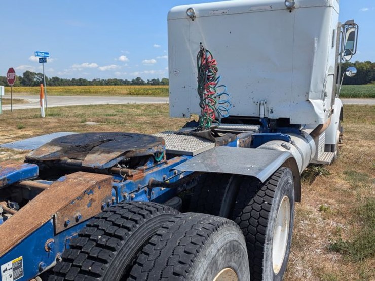 2009-peterbilt-365-image-5