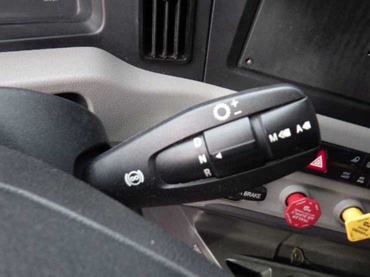 freightliner-cascadia-126-image-20