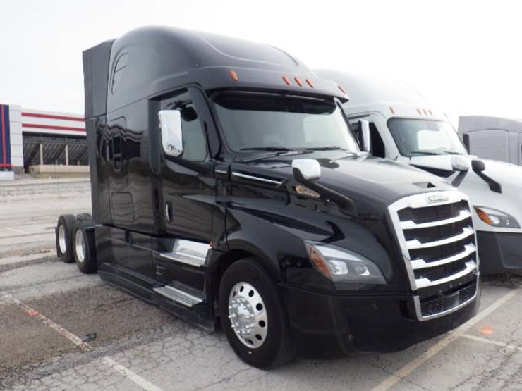 2021-freightliner-cascadia-126-image-4