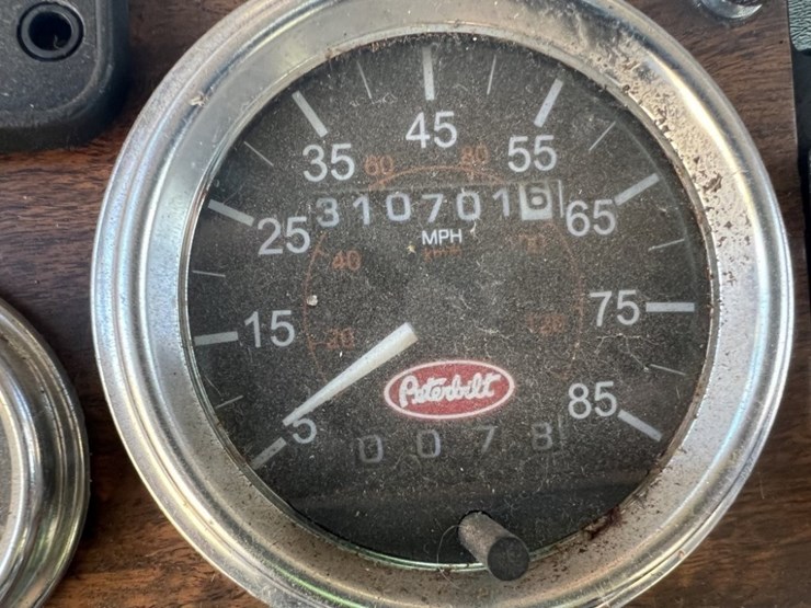 1997-peterbilt-567-image-29