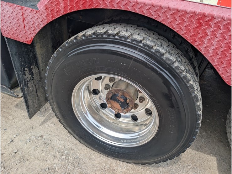 peterbilt-365-image-13