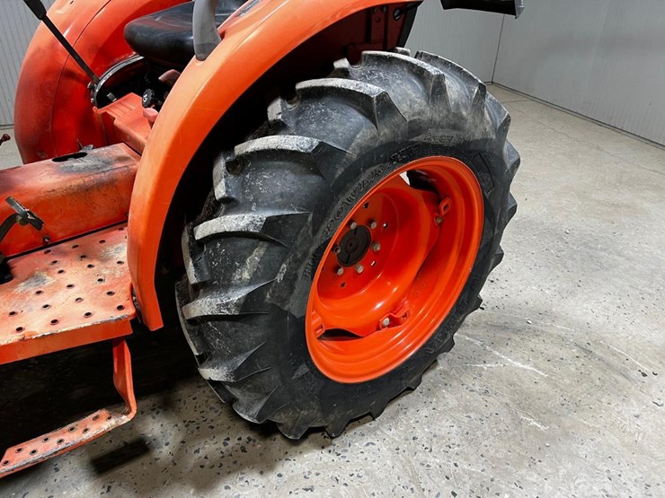 2014-kubota-l3901hst-image-13