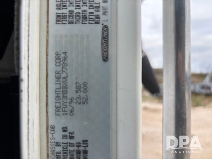 freightliner-fld112-image-88