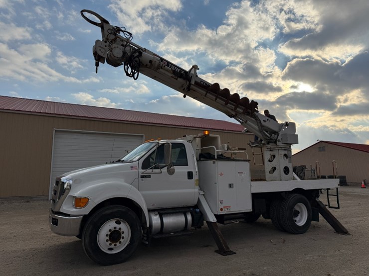 2013-ford-f750-image-1