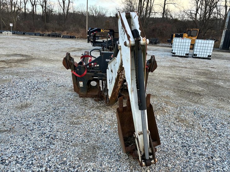 bobcat-811-skid-steer-backhoe-attachment-image-2