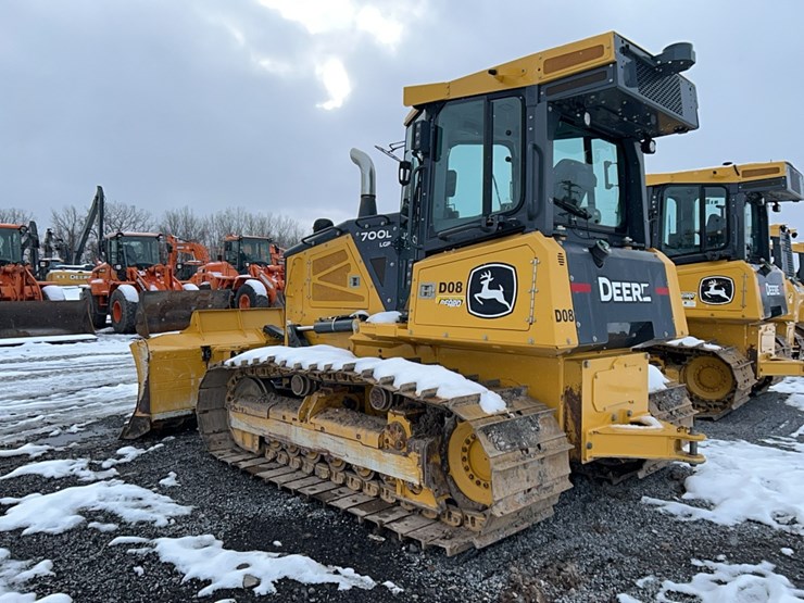 2023-deere-700l-image-14