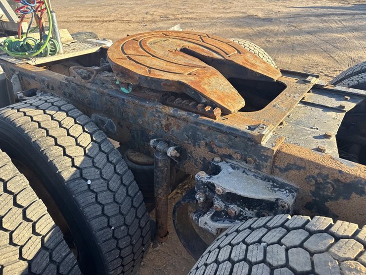 2008-peterbilt-388-image-43