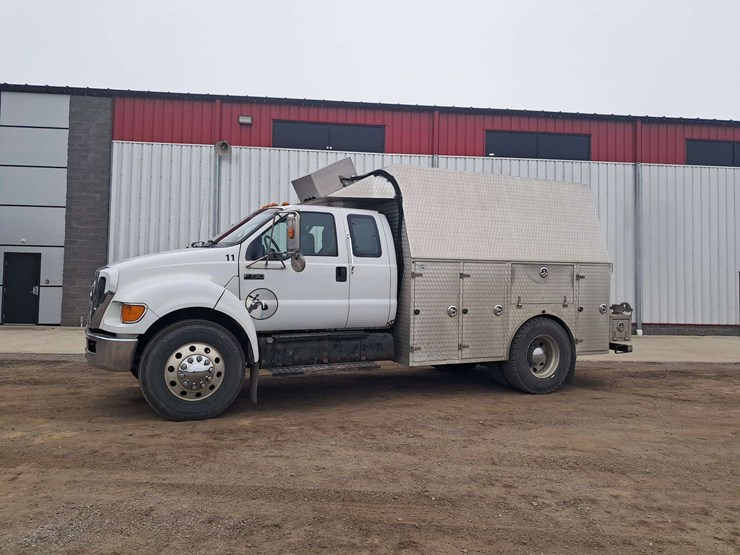 2009-ford-f750-image-1