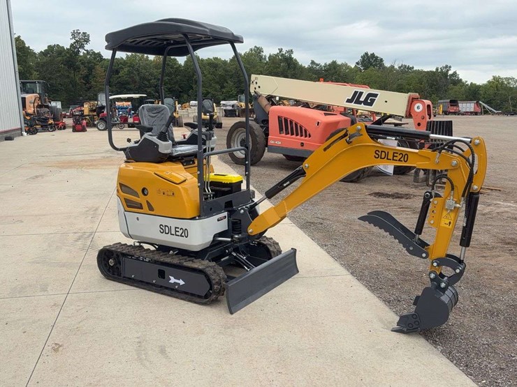 sdlanch-sdle20-mini-excavator-image-2