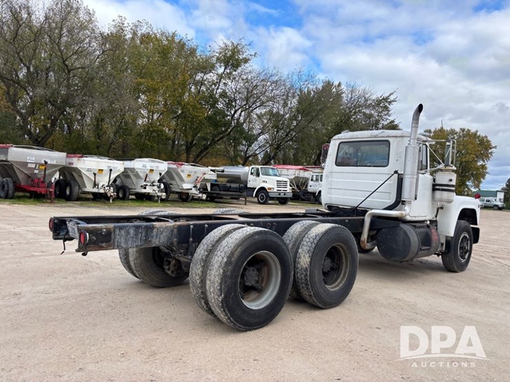 1985-mack-r686st-image-7