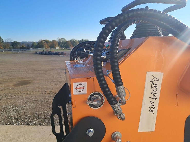 2025-landhero-mini-stand-on-skid-loader-image-9