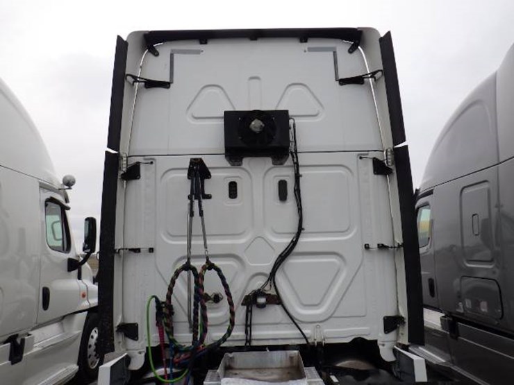 freightliner-cascadia-125-image-14